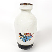 Cargar imagen en el visor de la galería, Botella Coleccionable Sake de Cerámica Vintage Japonesa
