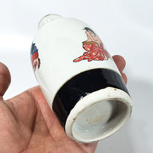 Cargar imagen en el visor de la galería, Botella Coleccionable Sake de Cerámica Vintage Japonesa
