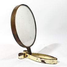 Cargar imagen en el visor de la galería, Antiguo Espejo Portátil Mesa Plegable Bolsillo Vintage 60s
