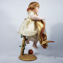 Cargar imagen en el visor de la galería, Muñeca Porcelana Coleccionable Angel Cosecha Wicca Vintage
