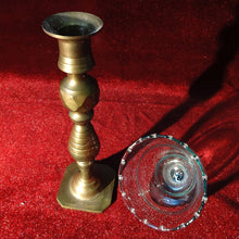 Cargar imagen en el visor de la galería, Portavelas De Bronce Con Pantalla De Cristal
