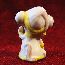 Cargar imagen en el visor de la galería, Ratoncito Miniatura De Porcelana Con Pijama
