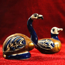 Cargar imagen en el visor de la galería, Cisnes De Cerámica Y Metal
