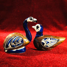 Cargar imagen en el visor de la galería, Cisnes De Cerámica Y Metal
