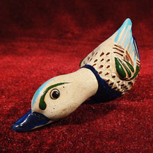 Cargar imagen en el visor de la galería, Ganso De Cerámica. Artesanía Mexicana.
