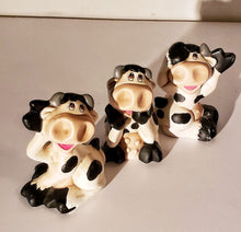 Cargar imagen en el visor de la galería, Juego De 3 Vaquitas Decorativas (simulando Monos Sabios)
