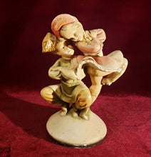 Cargar imagen en el visor de la galería, Antiguo Adorno Figura Pareja Baile Tradicional Ruso
