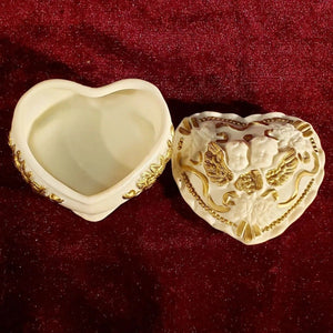 Alhajero Vintage Porcelana Con Querubines, Forma De Corazón