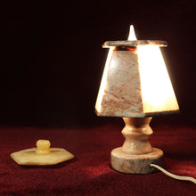 Cargar imagen en el visor de la galería, Lámpara Antigua Pequeña De Ónix
