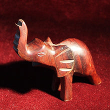 Cargar imagen en el visor de la galería, Elefante De Madera Palo Fierro, 15 Cm Alto
