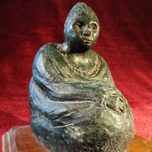 Cargar imagen en el visor de la galería, Escultura De Mujer En Acabado Simulación Bronce
