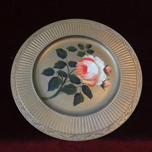 Cargar imagen en el visor de la galería, Plato Decorativo Plástico, Pintado A Mano Con Óleo
