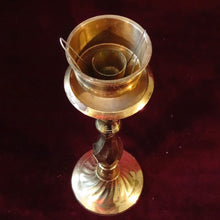 Cargar imagen en el visor de la galería, Candelabro De Bronce Antiguo Para 1 Vela
