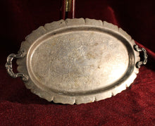 Cargar imagen en el visor de la galería, Pequeña Bandeja Antigua Baño De Plata
