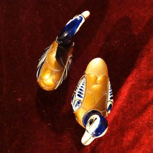 Cargar imagen en el visor de la galería, Cisnes De Cerámica Y Metal
