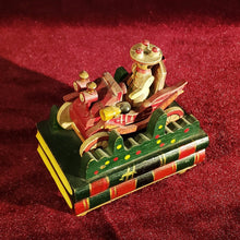 Cargar imagen en el visor de la galería, Figura Musical Antigua De Madera, Con Movimiento
