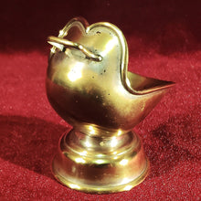 Cargar imagen en el visor de la galería, Recipiente Para Cenizas Antiguo, De Latón
