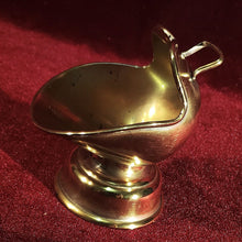 Cargar imagen en el visor de la galería, Recipiente Para Cenizas Antiguo, De Latón
