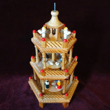 Cargar imagen en el visor de la galería, Belén Giratorio Alemán De Madera
