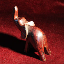 Cargar imagen en el visor de la galería, Elefante De Madera Palo Fierro, 15 Cm Alto
