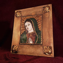 Cargar imagen en el visor de la galería, Recuadro Virgen María En Pasta Y Madera
