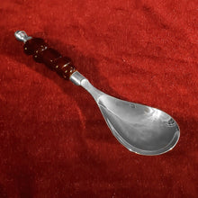 Cargar imagen en el visor de la galería, Cuchara Sopera Antigua Con Mango De Vidrio Ámbar
