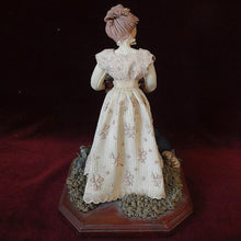 Cargar imagen en el visor de la galería, Artesanía Dominicana, Muñeca Sin Cara, Porcelanicron, Gifina
