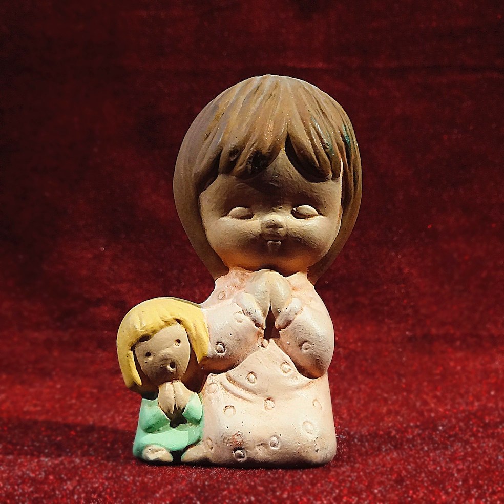 Figurilla De Cerámica Hermanitas Orando