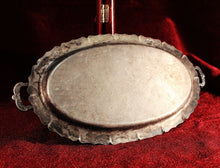Cargar imagen en el visor de la galería, Pequeña Bandeja Antigua Baño De Plata
