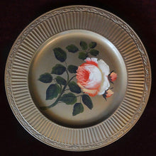 Cargar imagen en el visor de la galería, Plato Decorativo Plástico, Pintado A Mano Con Óleo
