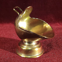 Cargar imagen en el visor de la galería, Recipiente Para Cenizas Antiguo, De Latón
