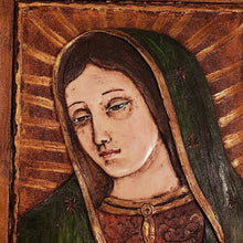 Cargar imagen en el visor de la galería, Recuadro Virgen María En Pasta Y Madera
