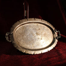 Cargar imagen en el visor de la galería, Pequeña Bandeja Antigua Baño De Plata
