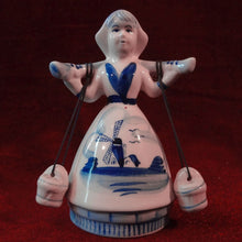 Cargar imagen en el visor de la galería, Campana Porcelana Holandesa De Campesina
