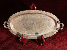 Cargar imagen en el visor de la galería, Pequeña Bandeja Antigua Baño De Plata
