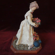 Cargar imagen en el visor de la galería, Artesanía Dominicana, Muñeca Sin Cara, Porcelanicron, Gifina
