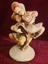 Cargar imagen en el visor de la galería, Antiguo Adorno Figura Pareja Baile Tradicional Ruso
