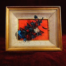 Cargar imagen en el visor de la galería, Recuadro Vintage De Flores Azules De Chaquira Y Alambre
