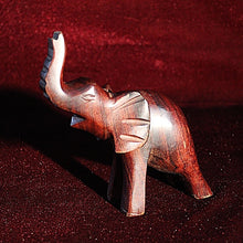 Cargar imagen en el visor de la galería, Elefante De Madera Palo Fierro, 15 Cm Alto
