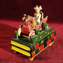 Cargar imagen en el visor de la galería, Figura Musical Antigua De Madera, Con Movimiento
