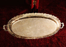Cargar imagen en el visor de la galería, Pequeña Bandeja Antigua Baño De Plata
