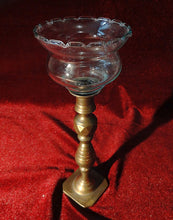 Cargar imagen en el visor de la galería, Portavelas De Bronce Con Pantalla De Cristal
