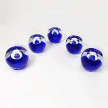 Cargar imagen en el visor de la galería, Juego 5 Portavelas Cristal Soplado Azul Vintage Candelabro 80s
