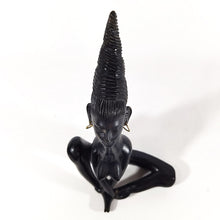 Cargar imagen en el visor de la galería, Antigua Escultura Africana Mujer Madera Tallada Yoga Vintage
