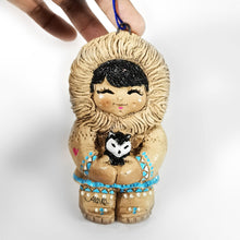 Cargar imagen en el visor de la galería, Ornamento Vintage Colgante Navidad Inuit Alaska Eski Moppets
