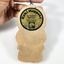 Cargar imagen en el visor de la galería, Ornamento Vintage Colgante Navidad Inuit Alaska Eski Moppets
