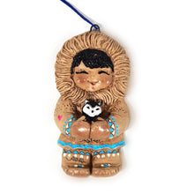 Cargar imagen en el visor de la galería, Ornamento Vintage Colgante Navidad Inuit Alaska Eski Moppets
