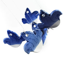 Cargar imagen en el visor de la galería, Antigua Campana Viento Cerámica Azul Aves Vintage Retro
