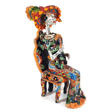 Cargar imagen en el visor de la galería, Catrina de Talavera Mayólica Gerardo García Artesanía 45 cm
