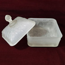 Cargar imagen en el visor de la galería, Antiguo Dulcero Cristal Indiana Tiara Colmena Frosted Glass
